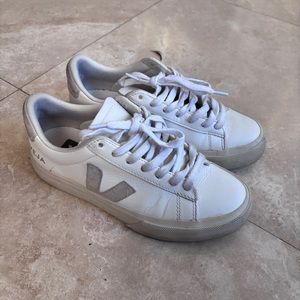 Veja sneakers women’s US5